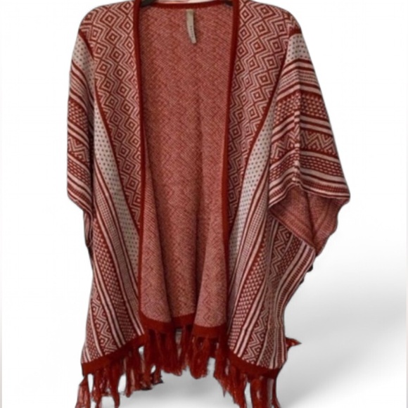 Geometric Pattern Fringe Poncho - Picture 6 of 16